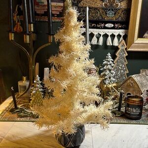 Elegant Cream Holiday Tree